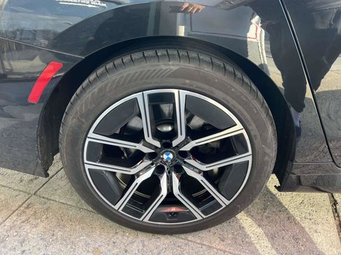 Used 2024 BMW 740i xDrive 740i xDrive image 9