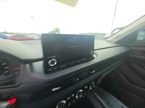 Used 2025 Honda Accord SE image 18