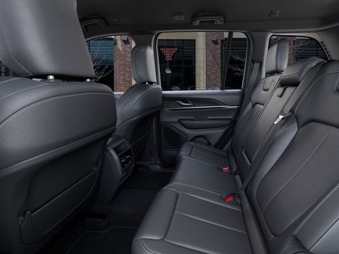 New 2025 Jeep Grand Cherokee Limited image 23