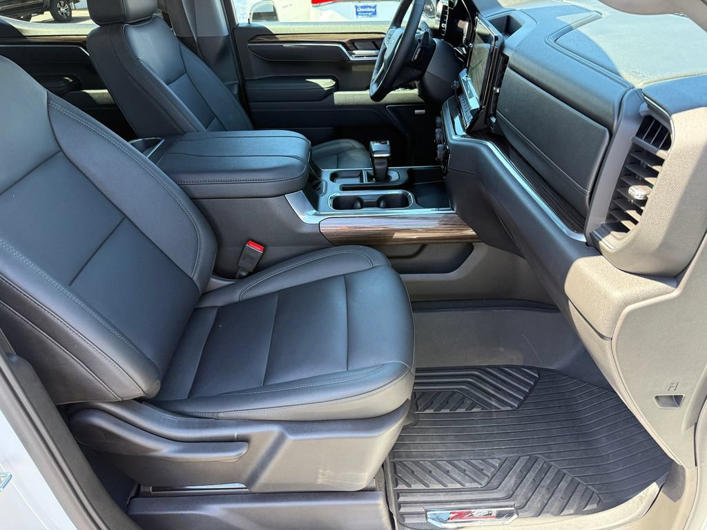 Used 2026 Chevrolet Silverado 1500 LT Trail Boss w/ LT Trail Boss Premium Package AWD/4WD image 16