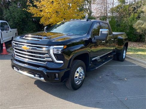 Used 2024 Chevrolet Silverado 3500 High Country w/ Technology Package image 3