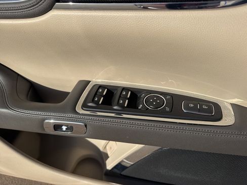 Used 2019 Lincoln Continental Select image 12