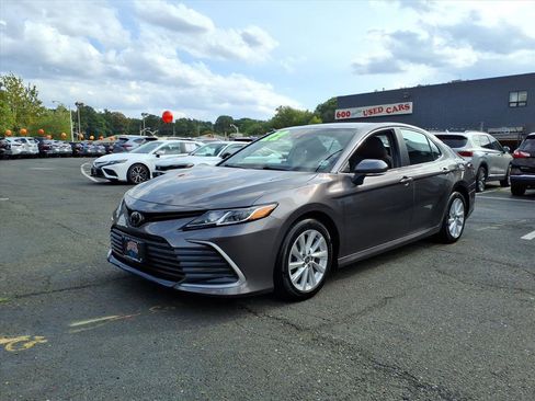 Used 2022 Toyota Camry LE image 3