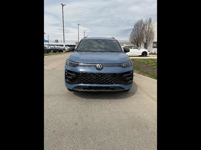 New 2026 Volkswagen Tiguan SE R-Line AWD/4WD image 2