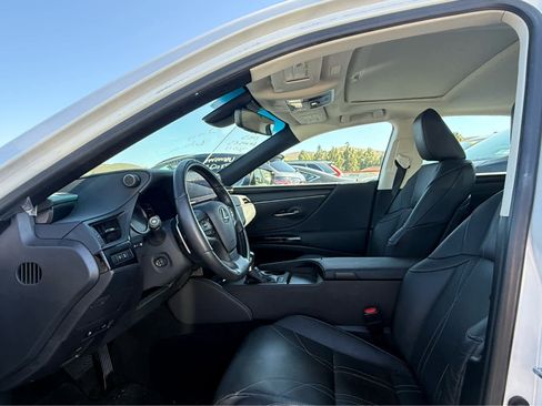Used 2023 Lexus ES 300h w/ Accessory Package (Z2) FWD image 3