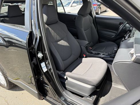 Used 2022 Toyota Corolla Cross LE AWD/4WD image 42