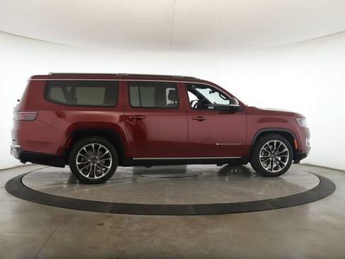 Used 2025 Jeep Wagoneer L Series III w/ Premium Group I image 6