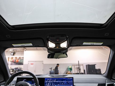 Certified 2024 BMW X5 xDrive40i w/ M Sport Package image 17