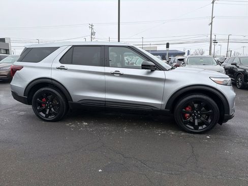 Used 2022 Ford Explorer ST w/ Equipment Group 401A image 6