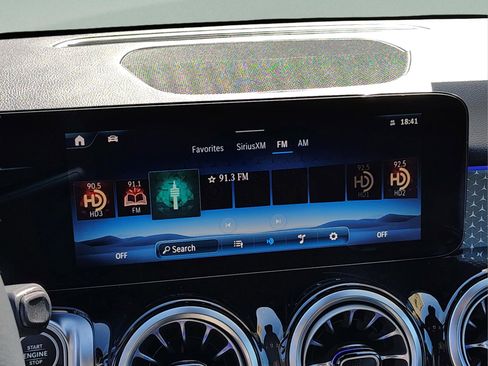 New 2025 Mercedes-Benz GLB 250 image 24