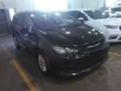 Used 2023 Chrysler Voyager LX FWD image 13