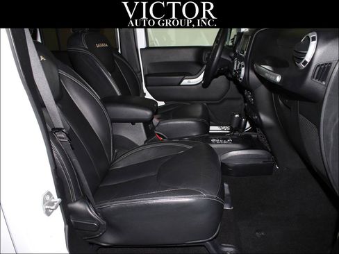 Used 2015 Jeep Wrangler Unlimited Sahara w/ Connectivity Group AWD/4WD image 32
