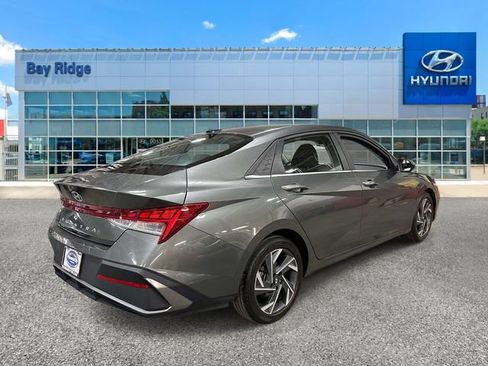 Used 2025 Hyundai Elantra SEL FWD image 4