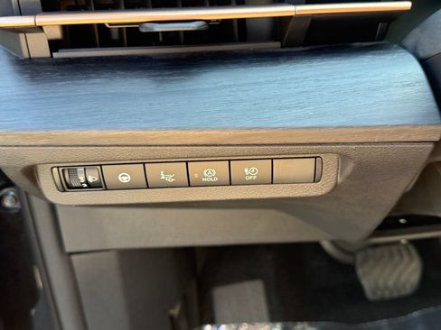 Certified 2023 Nissan Ariya FWD image 18