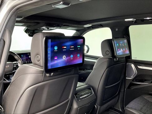 Used 2025 Cadillac Escalade ESV V AWD/4WD image 31