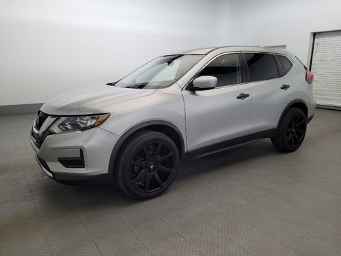Used 2019 Nissan Rogue S AWD/4WD image 2