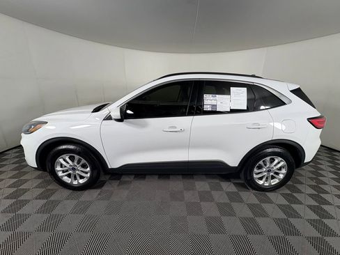 Certified 2020 Ford Escape SE image 4