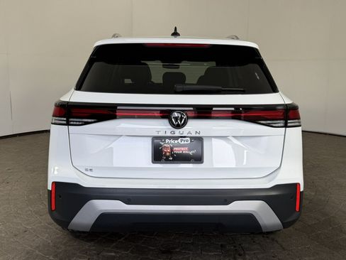 Used 2026 Volkswagen Tiguan SE FWD image 6