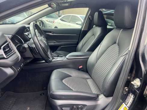 Used 2019 Toyota Camry SE image 8