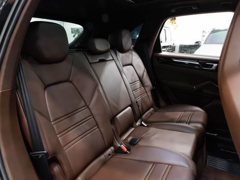 Used 2023 Porsche Cayenne image 22