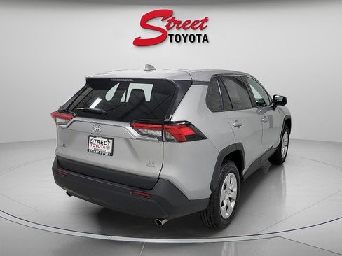 Used 2024 Toyota RAV4 LE AWD/4WD image 4