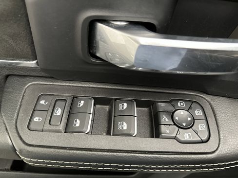 Used 2025 RAM 2500 Laramie AWD/4WD image 22