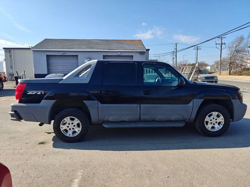 Used 2002 Chevrolet Avalanche 4x4 w/ Off-Road Suspension Pkg image 5