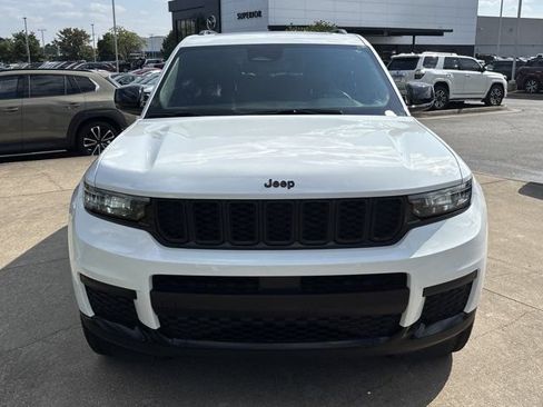 Used 2023 Jeep Grand Cherokee L Altitude AWD/4WD image 11