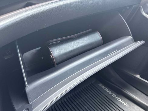 Used 2019 Toyota Highlander Plus AWD/4WD image 35
