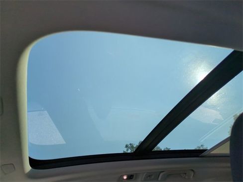 Used 2021 Volvo XC60 T5 Momentum w/ Premium Package image 19