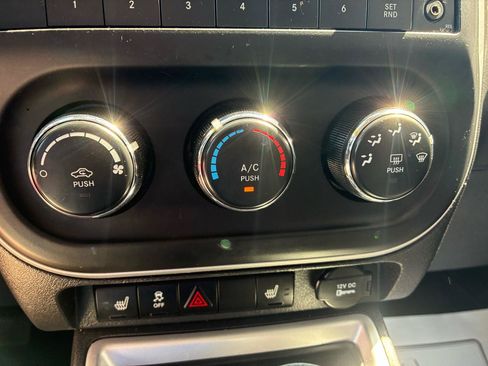 Used 2014 Jeep Compass FWD image 21