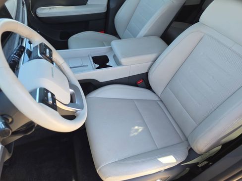 Used 2025 Hyundai Santa Fe Limited FWD image 16