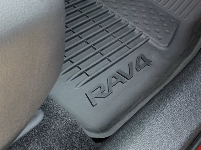 Used 2025 Toyota RAV4 LE AWD/4WD image 14