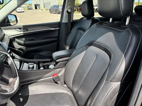 Certified 2022 Jeep Grand Cherokee L Limited w/ Black Appearance Package AWD/4WD image 14