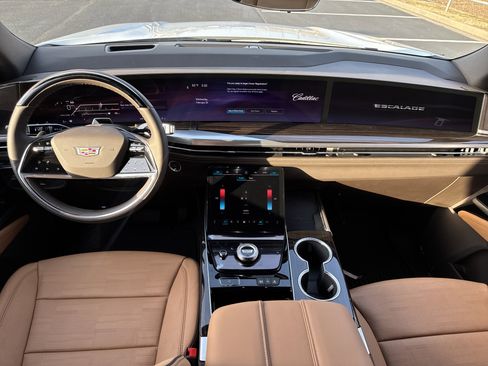 New 2026 Cadillac Escalade Luxury image 7