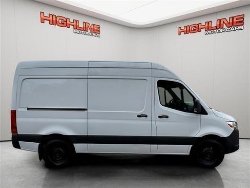 Used 2021 Mercedes-Benz Sprinter 1500 image 4