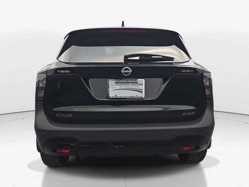 Used 2025 Nissan Kicks SV AWD/4WD image 6