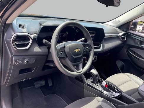 Used 2025 Chevrolet TrailBlazer LT AWD/4WD image 17