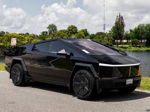 Used 2024 Tesla Cybertruck AWD Crew Cab image 1