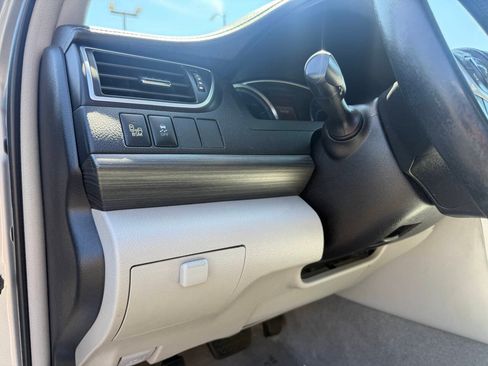 Used 2017 Toyota Camry XLE w/ Moonroof Package FWD image 21