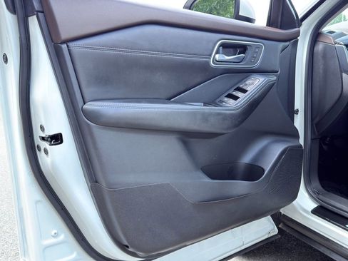 Certified 2023 Nissan Rogue Platinum AWD/4WD image 31