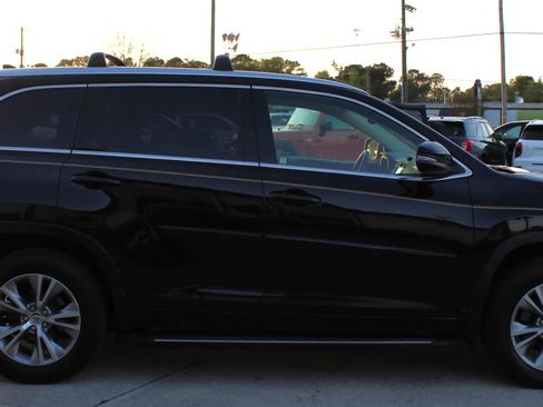 Used 2015 Toyota Highlander XLE image 6