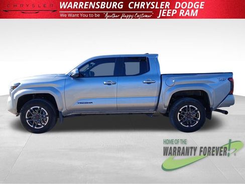 Used 2025 Toyota Tacoma SR5 image 7
