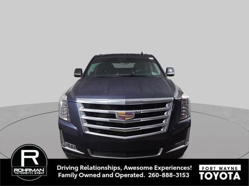 Used 2019 Cadillac Escalade Luxury AWD/4WD image 3