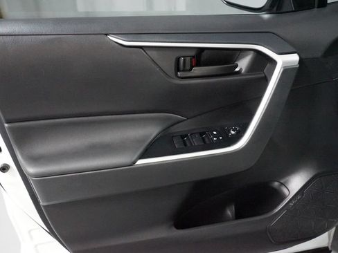 Certified 2025 Toyota RAV4 LE FWD image 28