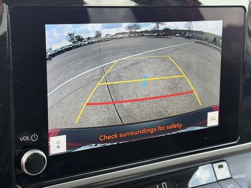 Used 2025 Toyota Camry LE w/ Convenience Package image 18