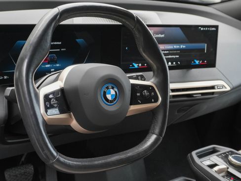 Used 2024 BMW iX xDrive50 w/ Premium Package AWD/4WD image 6