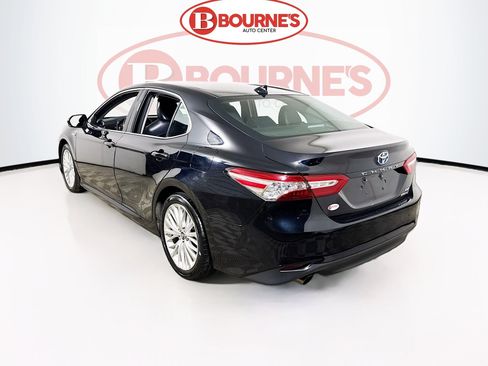 Used 2020 Toyota Camry XLE image 7