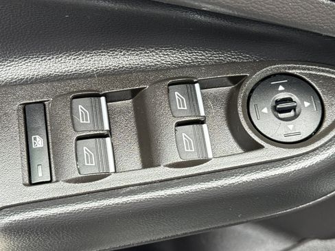 Used 2019 Ford Escape SE image 13