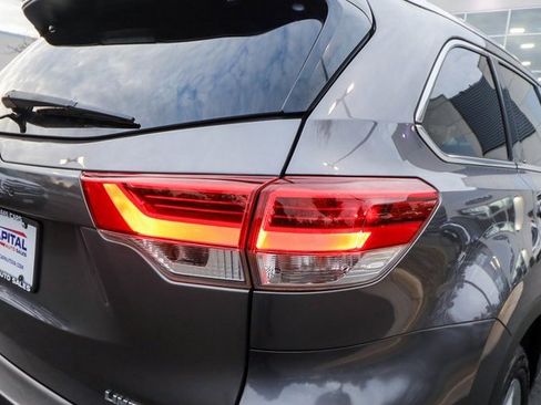 Used 2017 Toyota Highlander Limited image 24